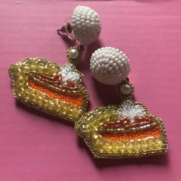 Dos Femmes Pumpkin Pie Beaded Earrings - Picture 2 of 5